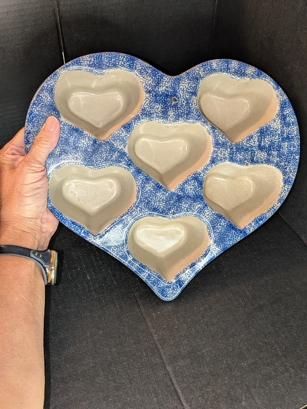 HEART SHAPED Muffin Pan/Baking Dish * Blue Sponged Rim * Terrific Condition
